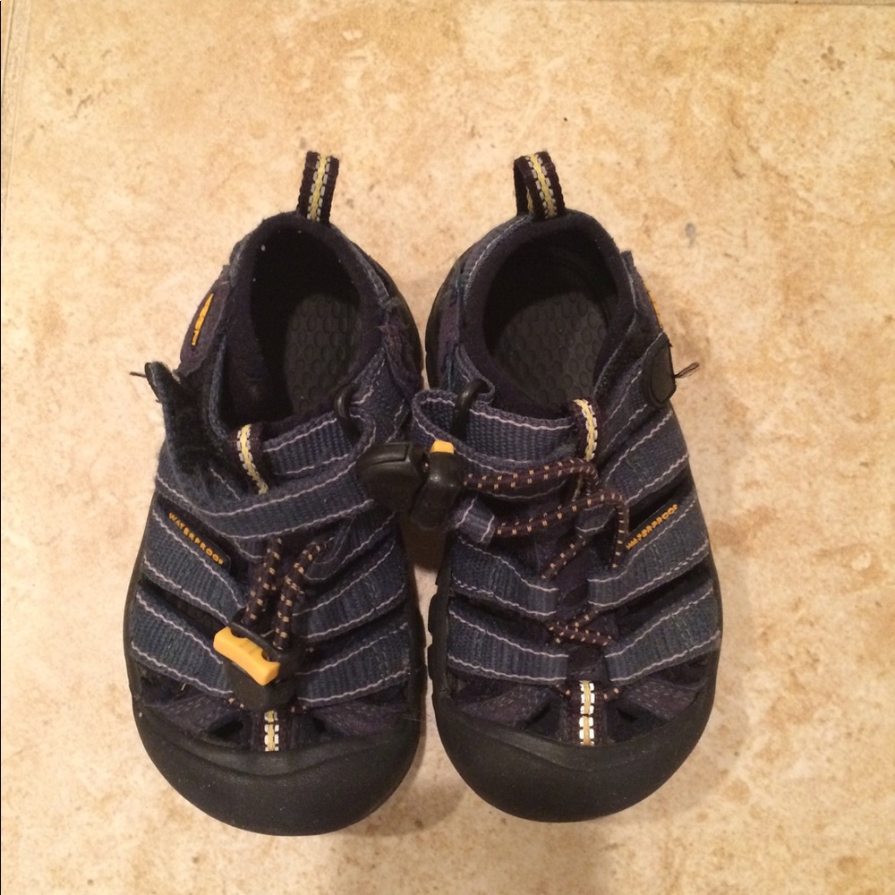 Blue size 7 toddler waterproof Keen sandals
